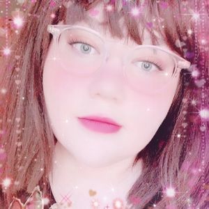 Meet your Posher, Eva